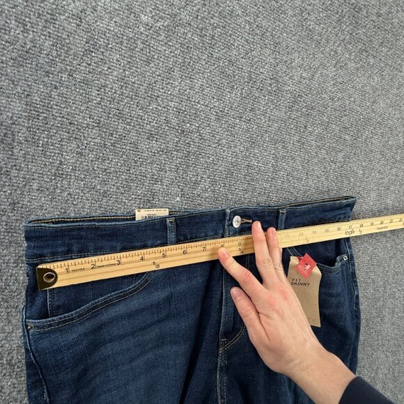 NWT Levis Womens Denim 711 Skinny Jeans W33 L30 16 Medium Mid Rise Distressed - Picture 14 of 16